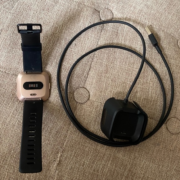 FITBIT Versa - Picture 6 of 6